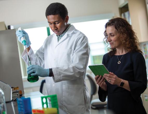 Patricia Pioli with student in lab