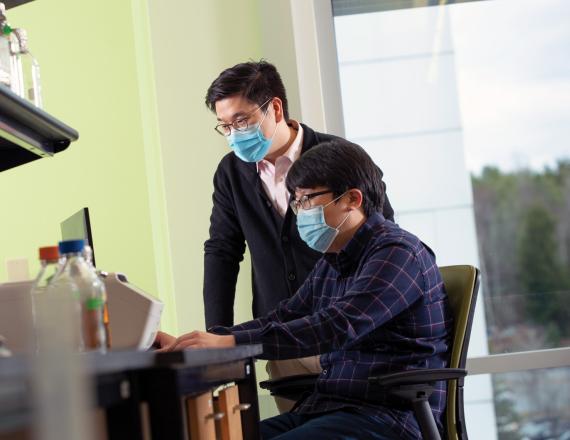 Jiwon Lee, PhD (left), the Ralph and Marjorie Crump Assistant Professor of Engineering at Thayer School of Engineering, and Seungmin Shin (right), post-doctoral fellow at Thayer, are developing an antibody engineering technology platform that will allow faster development of novel therapeutic antibodies. 