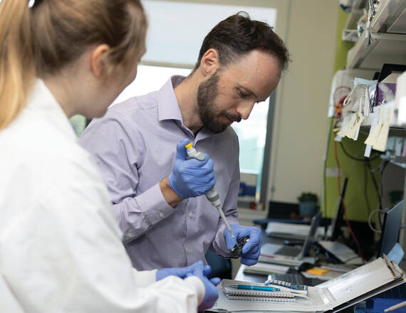 Aaron McKenna, PhD, assistant professor of molecular and systems biology at Geisel and Dartmouth Cancer Center, investigates the cellular lineage of pancreatic cancer with his team, which includes Geisel MD/PhD student Abigail Marshall (left).